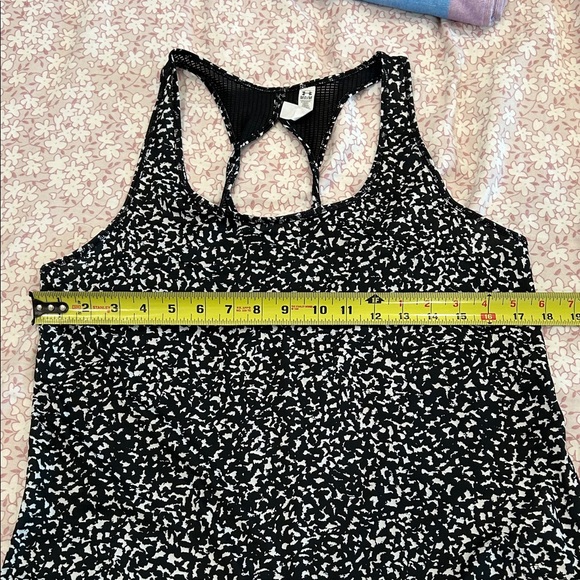 Under Armour Black and White HeatGear Tank with mesh back - Picture 12 of 13